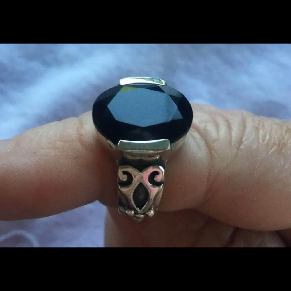 Vintage R1410 Silpada Black Chalcedony scroll ring